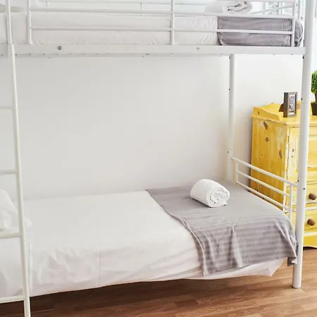 Cool Suites & Pool Hostel Cascais