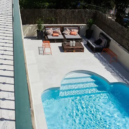 Cool Suites & Pool Vandrerhjem *