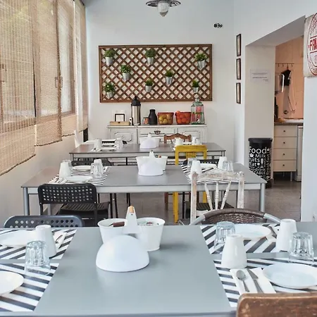 Cool Suites & Pool Hostel Cascais