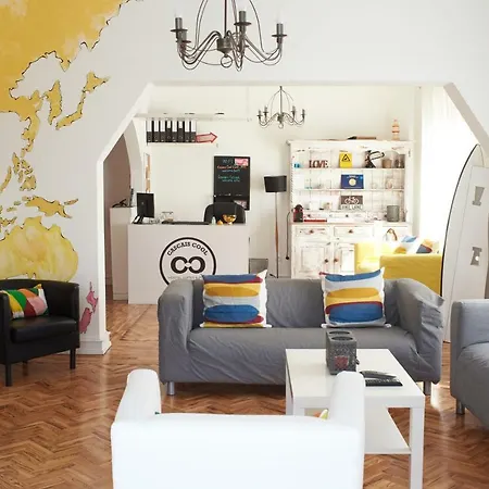 Cool Suites & Pool Hostel