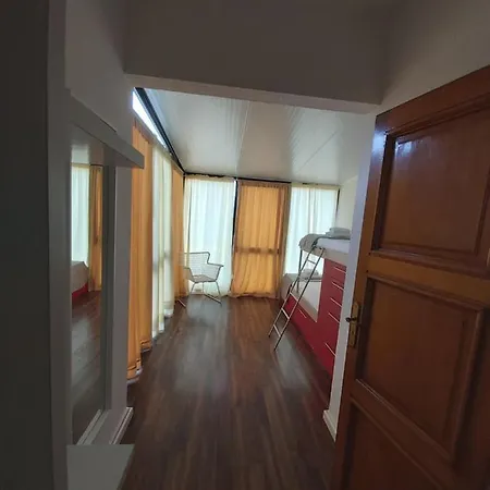 Cool Suites & Pool Hostel Cascais